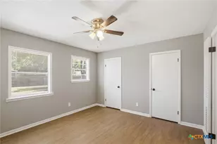 405 Hampshire St, Victoria, TX 77904 - Photo 16