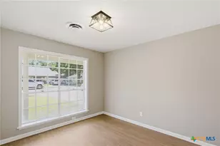 405 Hampshire St, Victoria, TX 77904 - Photo 12