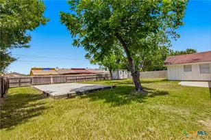 405 Hampshire St, Victoria, TX 77904 - Photo 24