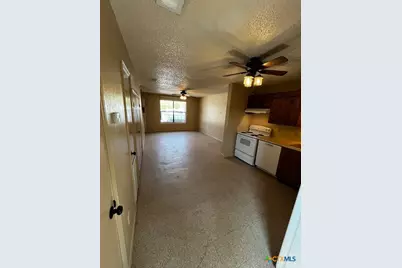 202 N Walnut #104, Lampasas, TX 76550 - Photo 2