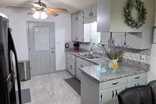 802 W 25th St, Cameron, TX 76520 - Photo 8