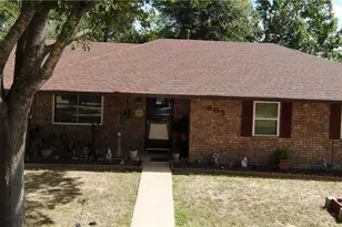 802 W 25th St, Cameron, TX 76520 - Photo 1