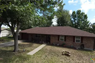 802 W 25th St, Cameron, TX 76520 - Photo 2