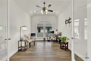 415 Bridle Trl, New Braunfels, TX 78132 - Photo 8