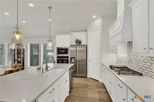 415 Bridle Trl, New Braunfels, TX 78132 - Photo 12