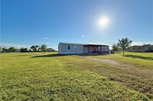 146 Lexie Ln, Victoria, TX 77905 - Photo 2
