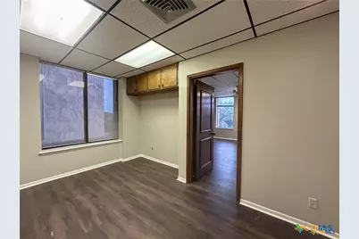 121 S Main Street, Victoria, TX 77901 - Photo 12
