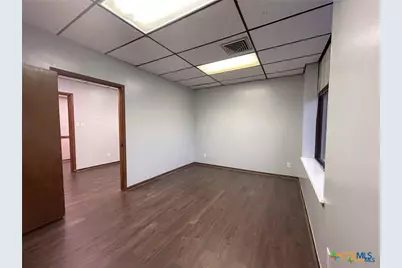 121 S Main Street, Victoria, TX 77901 - Photo 10