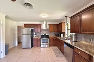 505 Camelot Dr, Victoria, TX 77901 - Photo 8