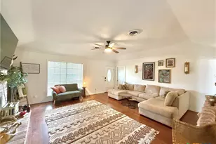 505 Camelot Dr, Victoria, TX 77901 - Photo 2