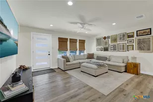 631 S Santa Clara Ave, New Braunfels, TX 78130 - Photo 4