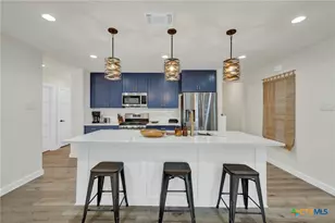 631 S Santa Clara Ave, New Braunfels, TX 78130 - Photo 6