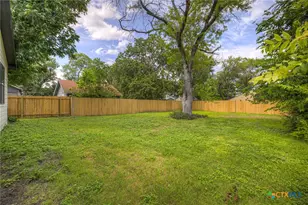 631 S Santa Clara Ave, New Braunfels, TX 78130 - Photo 36