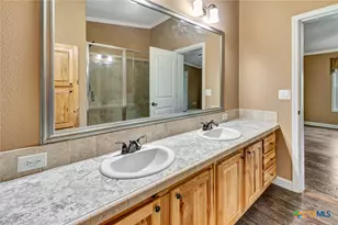 606 N Glendale St, Hallettsville, TX 77964 - Photo 34