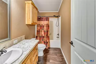 606 N Glendale St, Hallettsville, TX 77964 - Photo 26