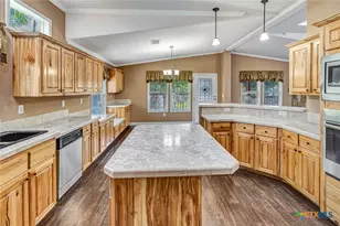 606 N Glendale St, Hallettsville, TX 77964 - Photo 18