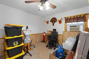 1172 Co Rd 418, Thorndale, TX 76577 - Photo 28