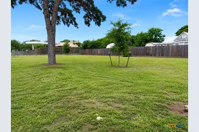507 E River Street, Victoria, TX 77901 - Photo 2