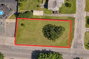 507 E River St, Victoria, TX 77901 - Photo 1