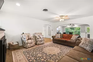 405 Downing St, Belton, TX 76513 - Photo 10