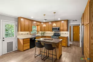 405 Downing St, Belton, TX 76513 - Photo 14