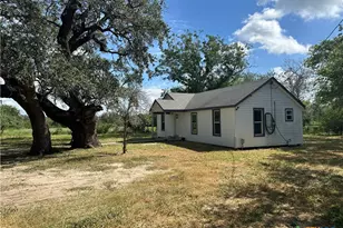 1515 Wright St, Goliad, TX 77963 - Photo 4