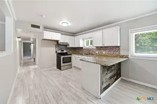 1032 S Mesquite Ave, New Braunfels, TX 78130 - Photo 14