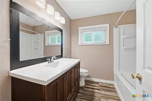 1032 S Mesquite Ave, New Braunfels, TX 78130 - Photo 16