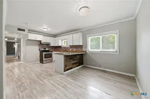 1032 S Mesquite Ave, New Braunfels, TX 78130 - Photo 10