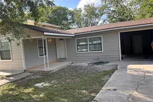 932 Anderson, Seguin, TX 78155 - Photo 2