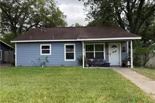 307 W Newman St, Cuero, TX 77954 - Photo 1