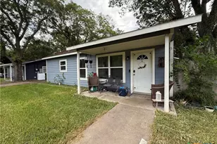 307 W Newman St, Cuero, TX 77954 - Photo 2
