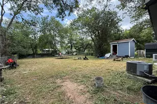 307 W Newman St, Cuero, TX 77954 - Photo 16