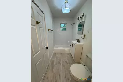 621 E Gonzales Street, Seguin, TX 78155 - Photo 10