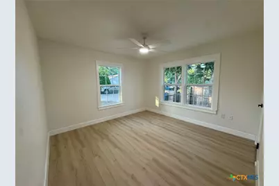 621 E Gonzales Street, Seguin, TX 78155 - Photo 6