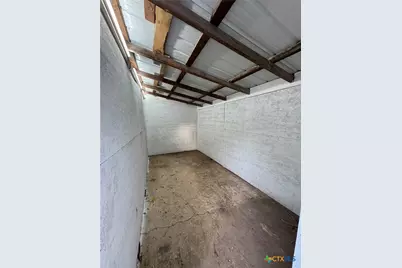 621 E Gonzales Street, Seguin, TX 78155 - Photo 12