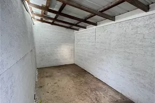 621 E Gonzales St, Seguin, TX 78155 - Photo 12