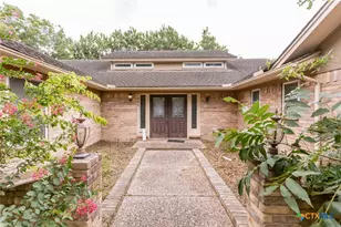 402 Chimney Rock Dr, Victoria, TX 77904 - Photo 2