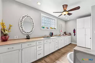 205 N Ave E, Elgin, TX 78621 - Photo 16