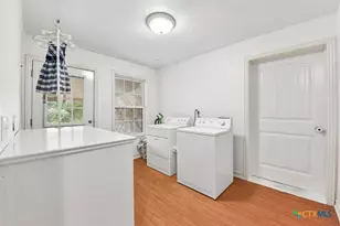 205 N Ave E, Elgin, TX 78621 - Photo 24