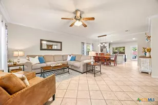 805 Madison Ave, New Braunfels, TX 78130 - Photo 2