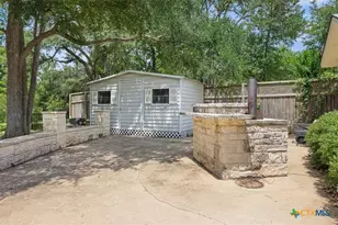 1102 N Ave F, Elgin, TX 78621 - Photo 38
