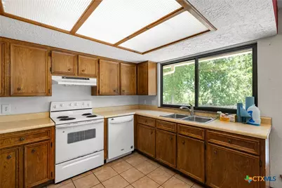 102 Chaparral Street, San Marcos, TX 78666 - Photo 10
