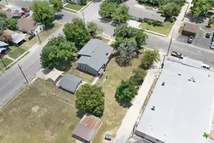 107 E 2nd St, Lampasas, TX 76550 - Photo 4