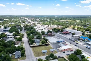 107 E 2nd St, Lampasas, TX 76550 - Photo 34