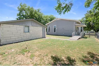 107 E 2nd Street, Lampasas, TX 76550 - Photo 6