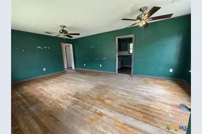 1203 N East Street, Edna, TX 77957 - Photo 2