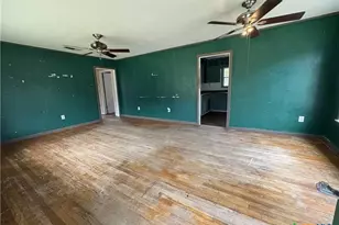 1203 N East St, Edna, TX 77957 - Photo 2