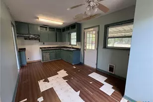 1203 N East St, Edna, TX 77957 - Photo 4