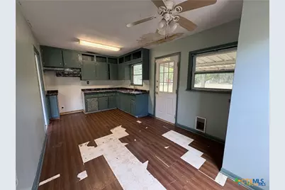 1203 N East Street, Edna, TX 77957 - Photo 4